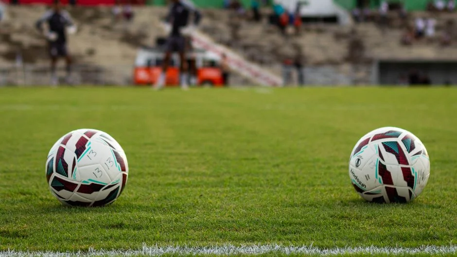 曼联后腰引援名单收缩 阿莫林中场重建计划揭秘